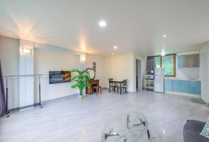 リゾートホテル Die Pause Pool Villa Pension