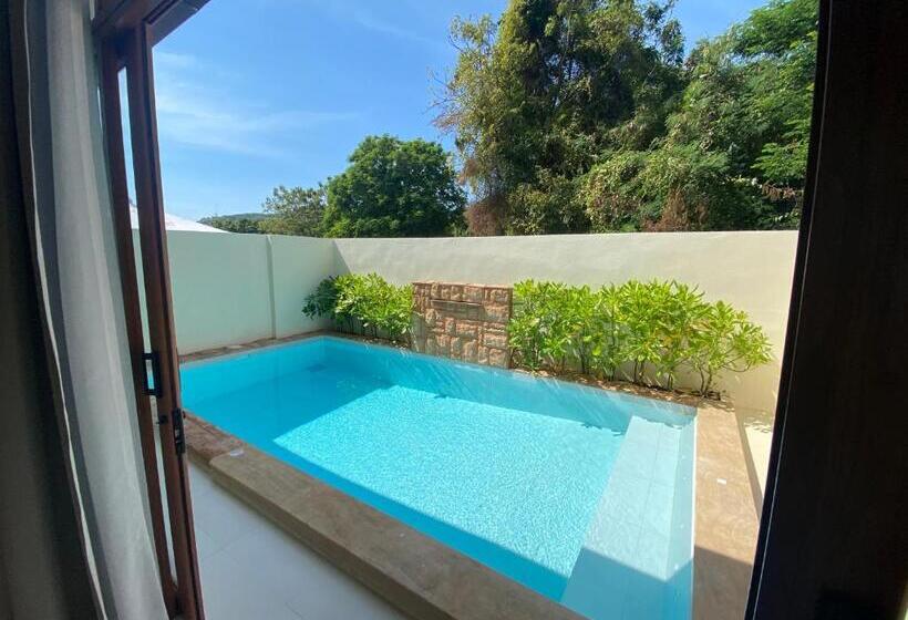 استراحتگاه Sirava Kohlarn   สิราวา เกาะล้าน