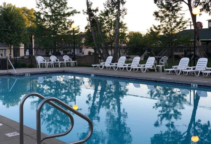 هتل Amber S Inn & Suites