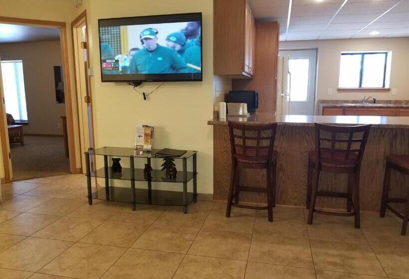 هتل Amber S Inn & Suites