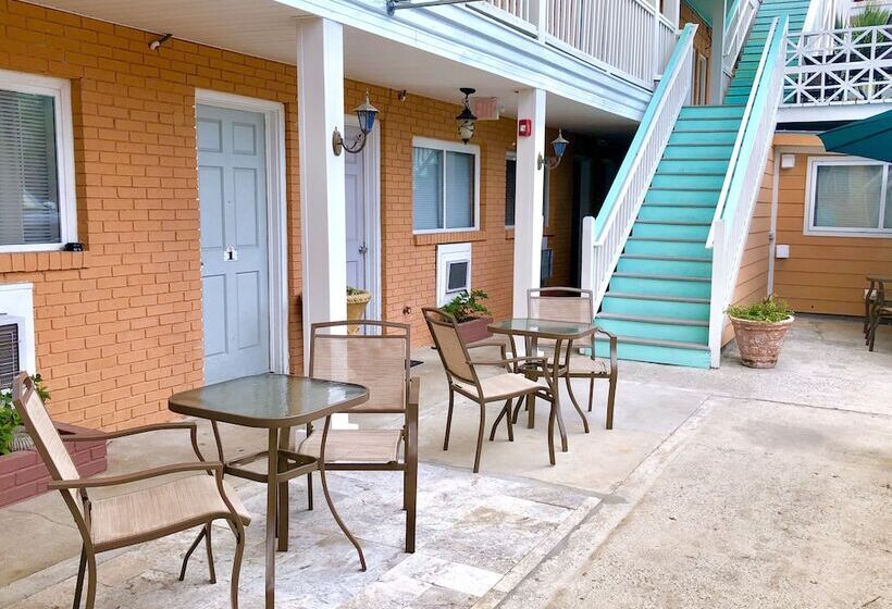 هتل Atlantis Inn   Tybee Island
