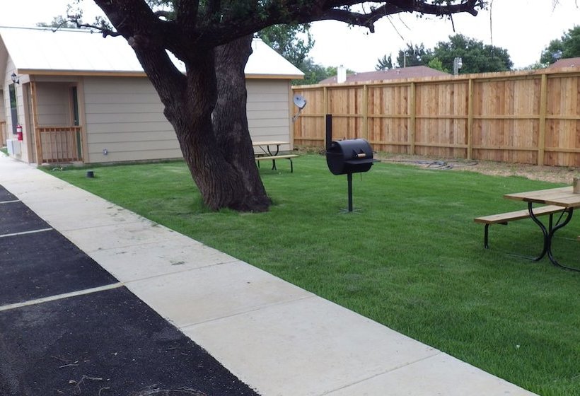 酒店 Brush Country Lodge