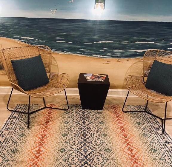 فندق Canalside Inn