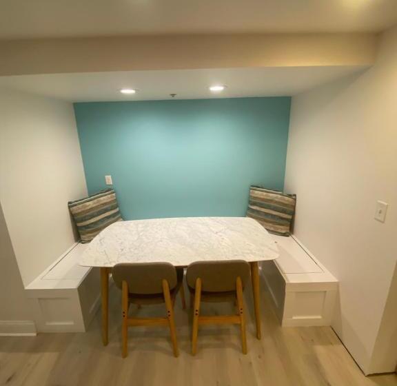 فندق Canalside Inn