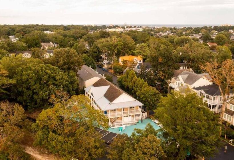 هتل Canalside Inn