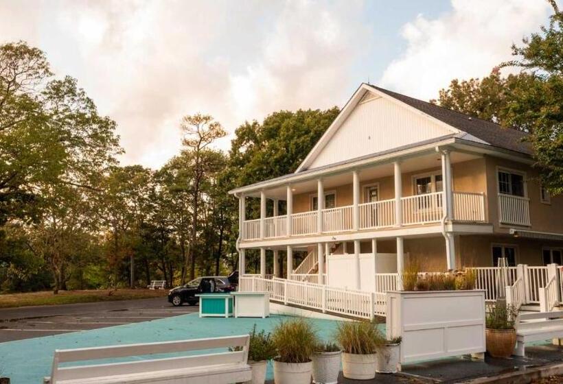 فندق Canalside Inn