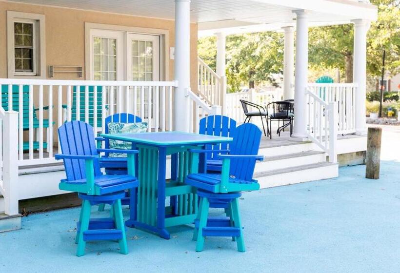 فندق Canalside Inn