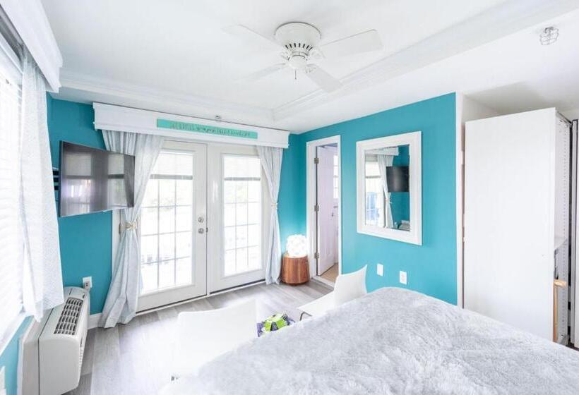 فندق Canalside Inn