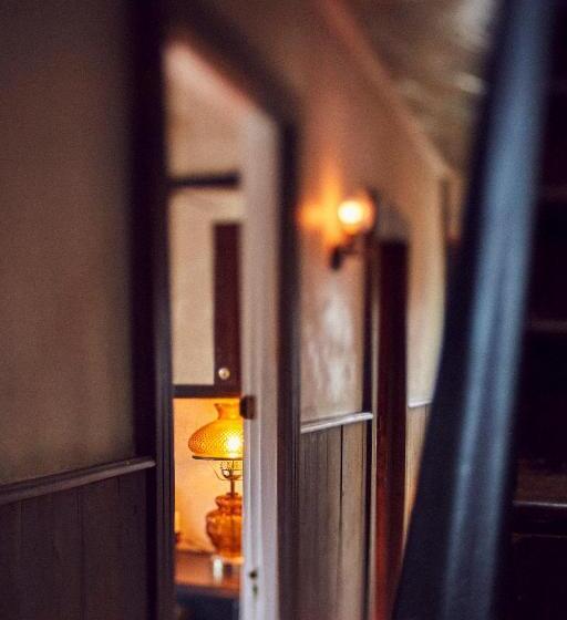 هتل Crew S Quarters Boarding House   Caters To Men