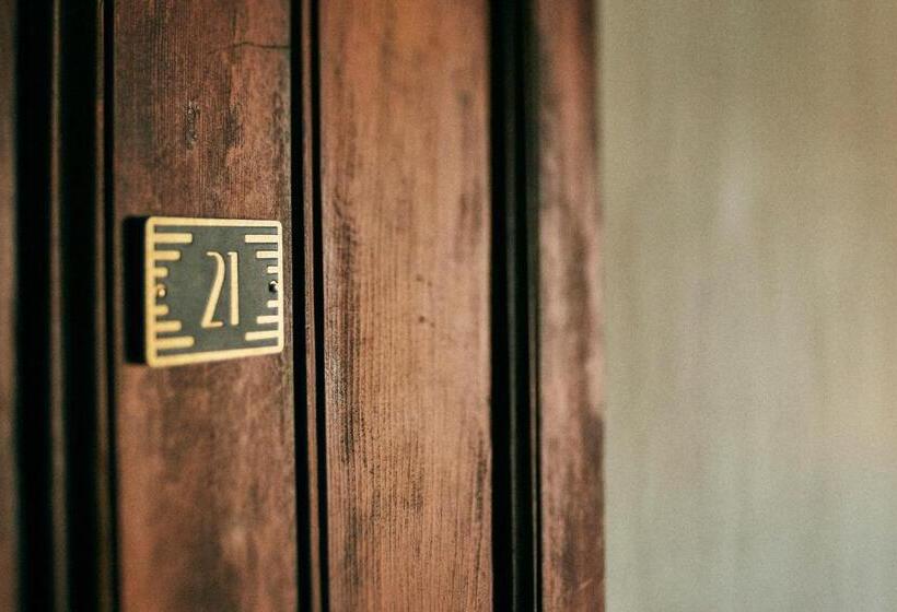 هتل Crew S Quarters Boarding House   Caters To Men