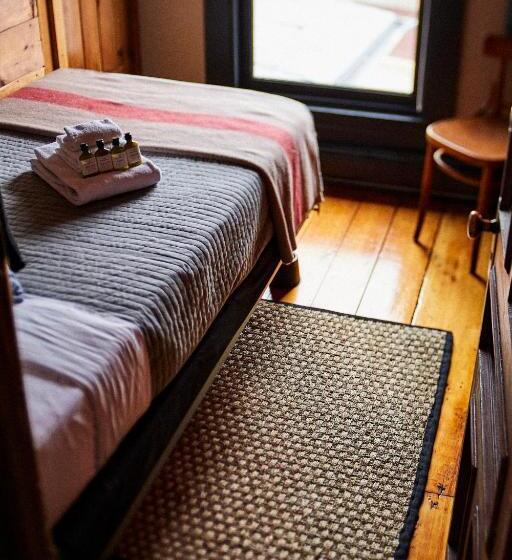 هتل Crew S Quarters Boarding House   Caters To Men
