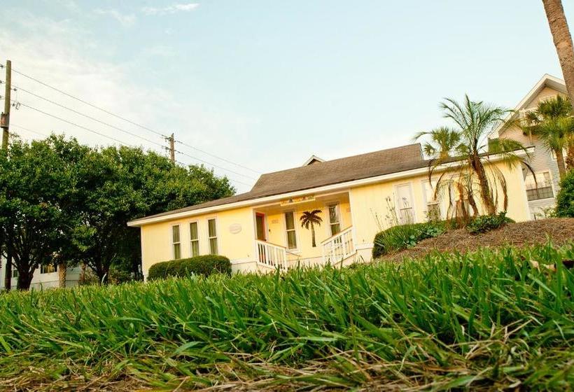 هتل Desoto Beach Bungalows