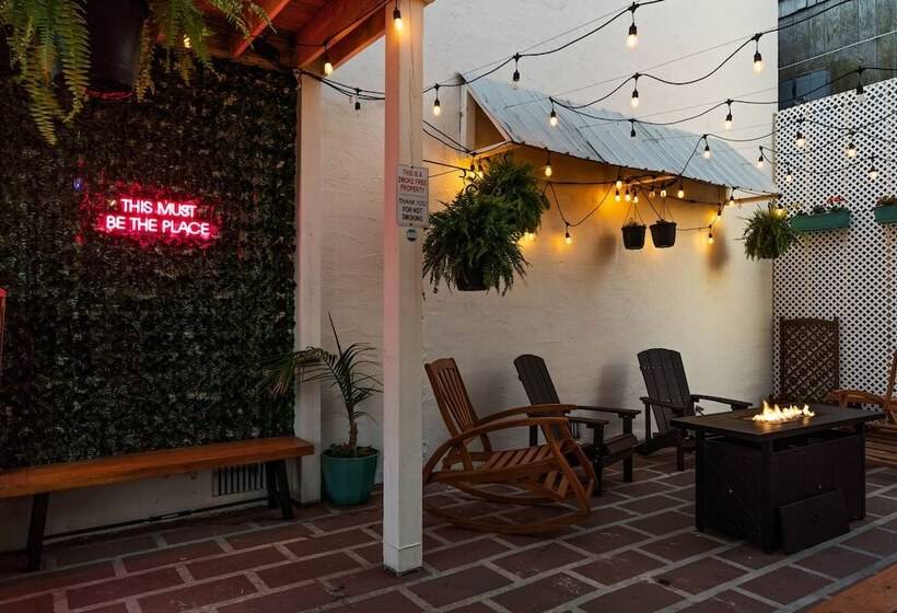 ホテル Dry Dock Inn