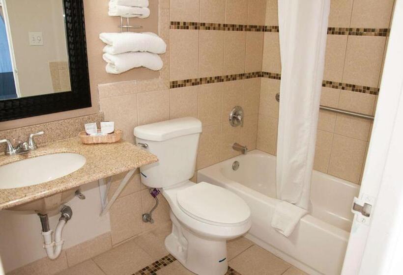 هتل Esquire Inn
