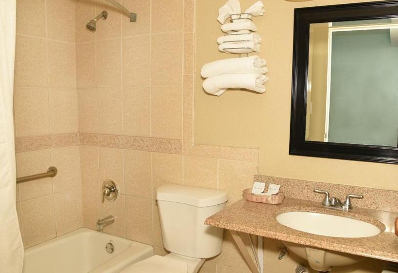 هتل Esquire Inn