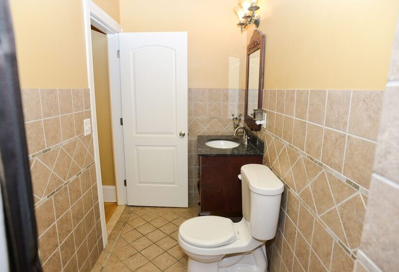 בית מלון כפרי Naomi's Inn Bed & Breakfast