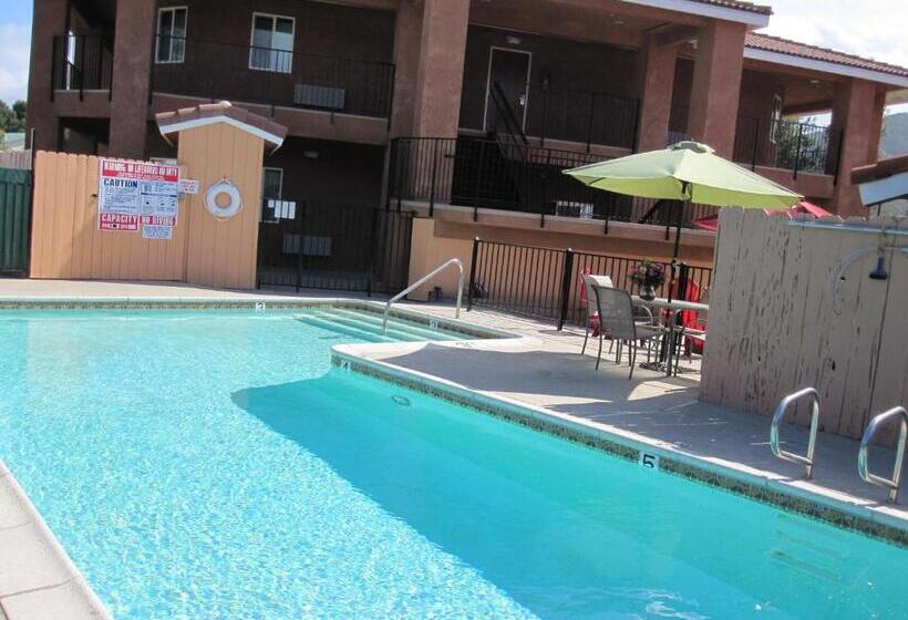 בית מלון כפרי Rancho California Inn Temecula