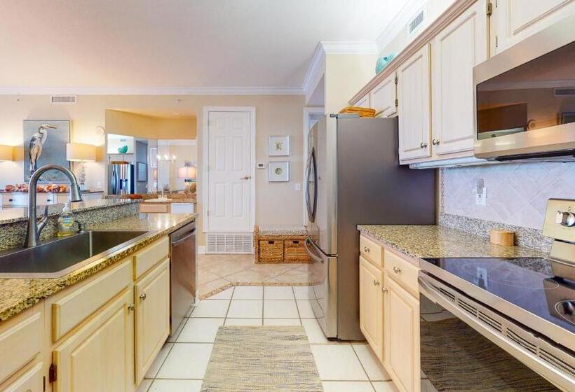 هتل Regency Isle 802