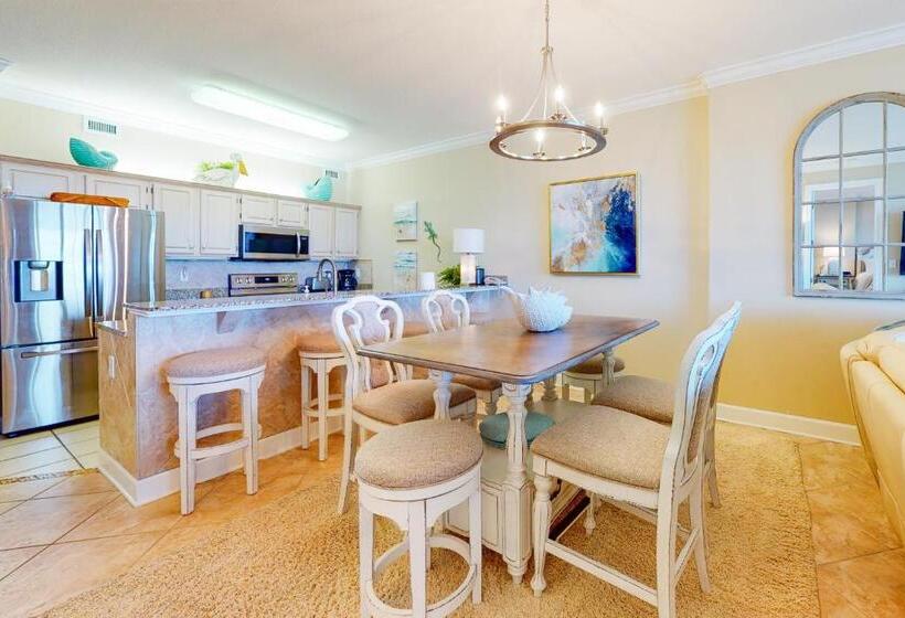 هتل Regency Isle 802