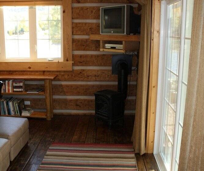 فندق Riverside Meadows Cabins