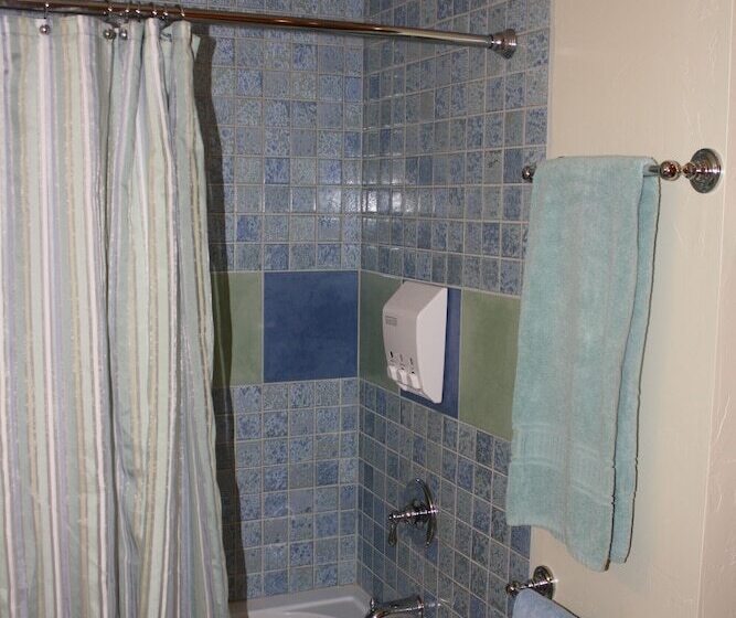 فندق Riverside Meadows Cabins