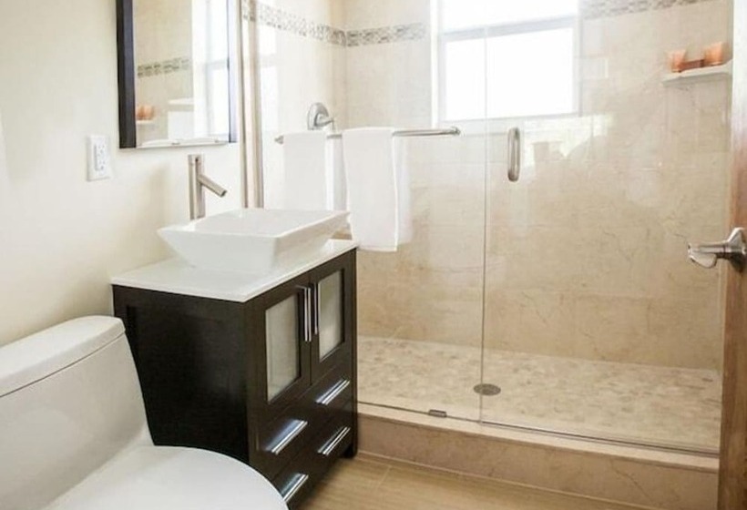 فندق Sun Dek Beach House