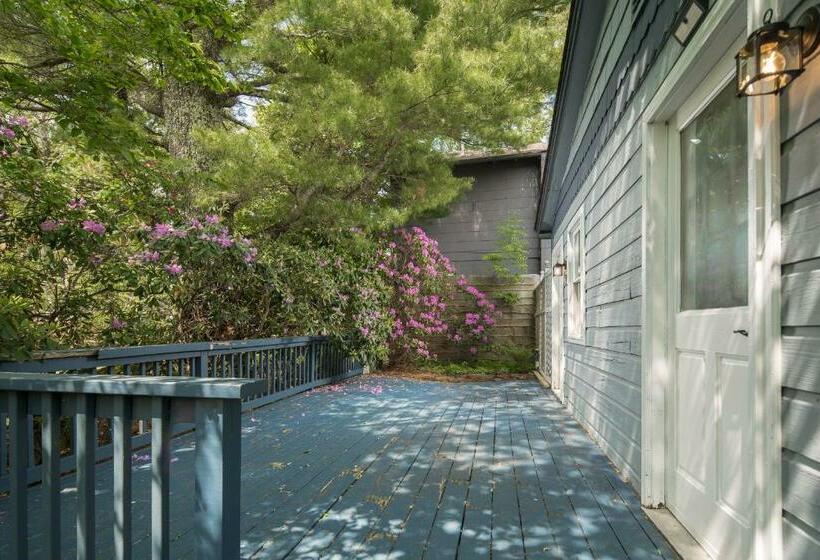 Отель The Victorian Inn Blowing Rock
