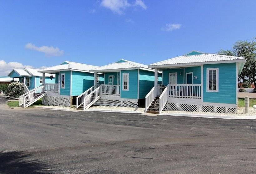 Shark Reef Resort Motel & Cottages