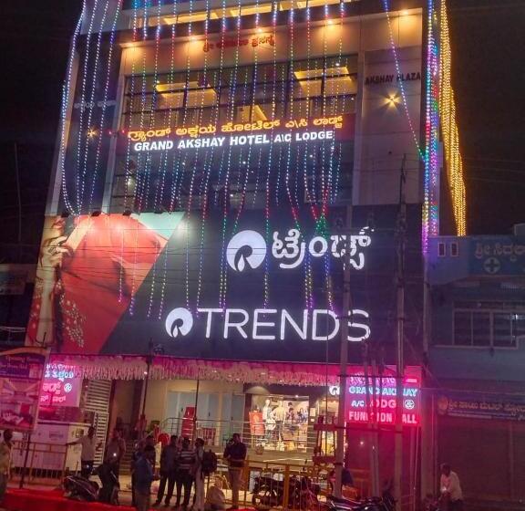 Grand Akshay Hotel And A/c Lodge