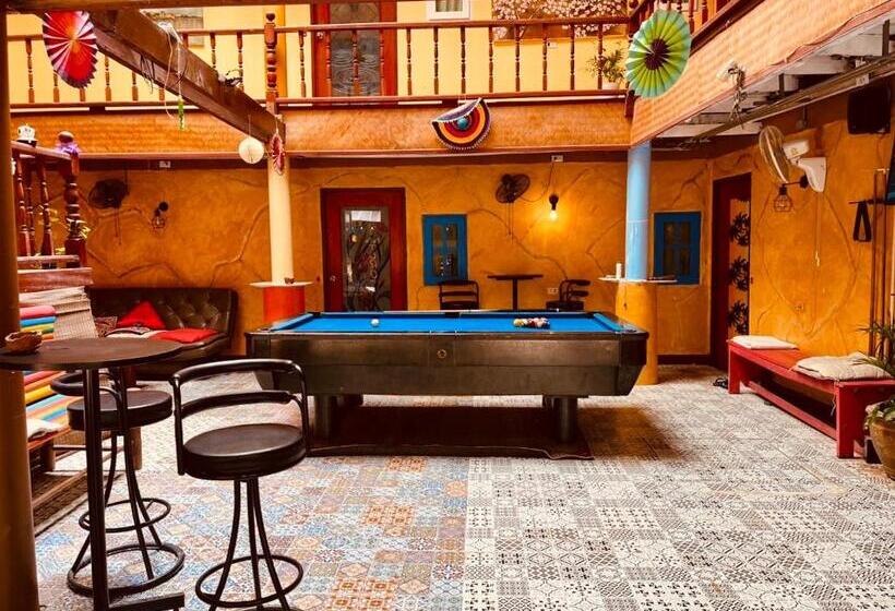 هتل Havana Nights Phi Phi