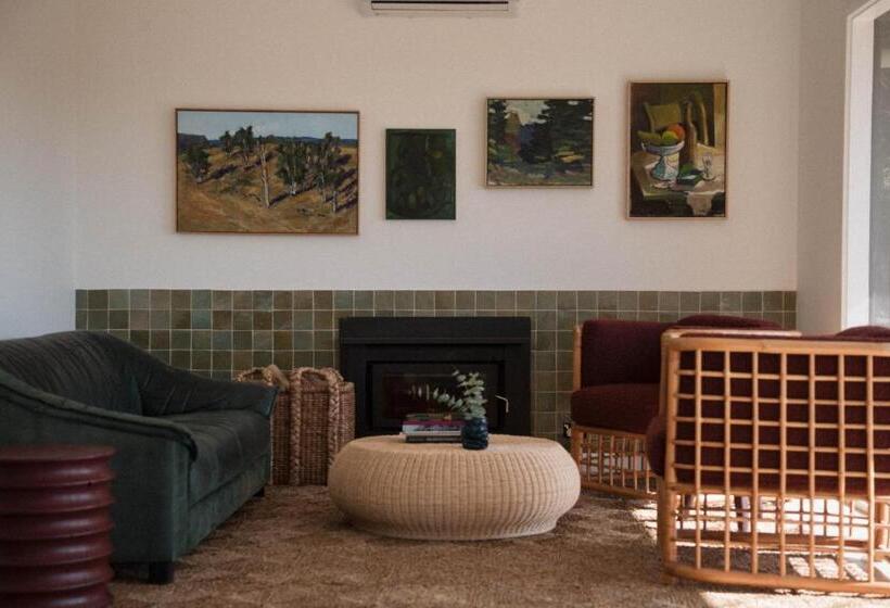 ホテル Log Box Red Hill