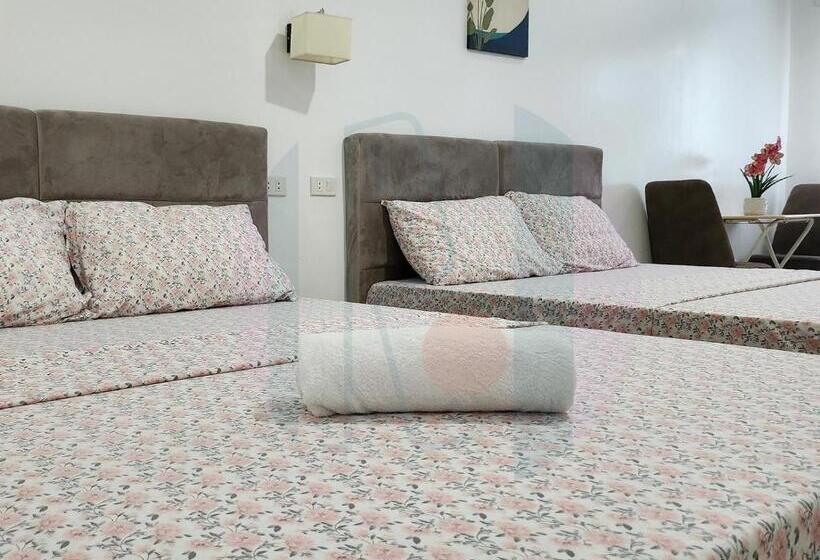 Отель Ricres Hometel Double Bed R124