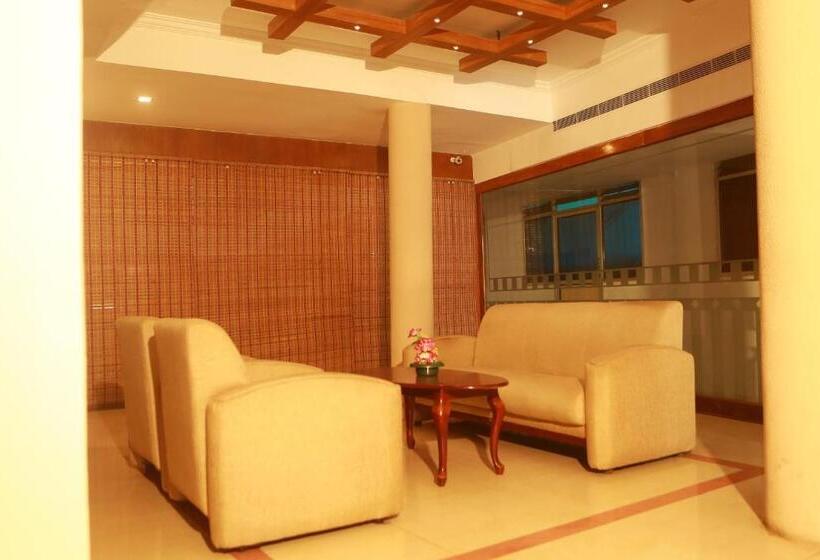 فندق The Vijaya Palace