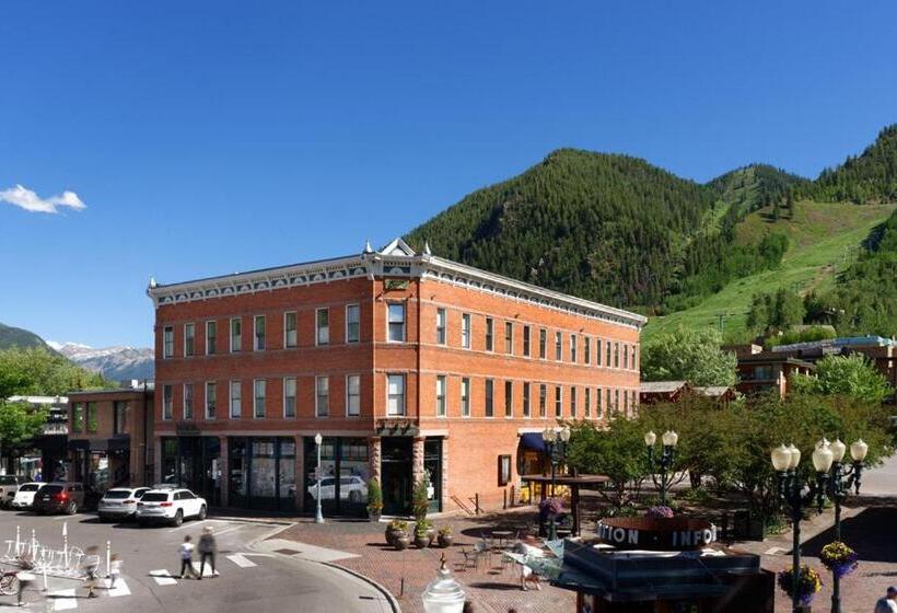 Independence Square 205, Stylish Hotel Room With Ac, Great Location In Aspen