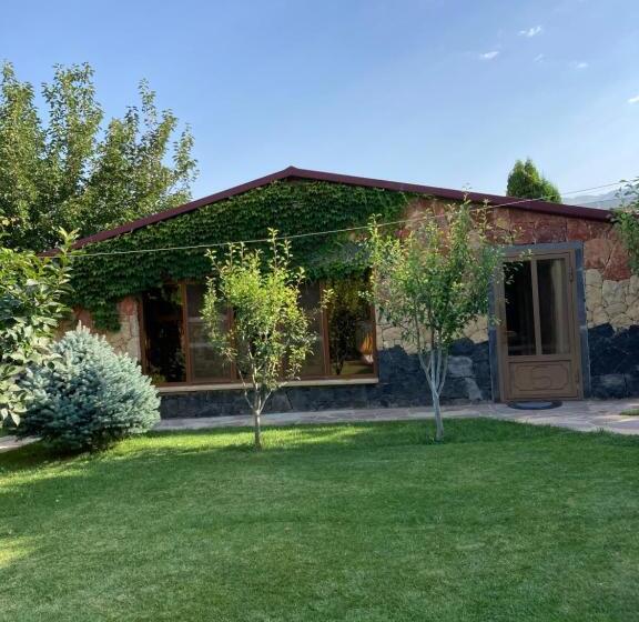 پانسیون Green Garden Guest House