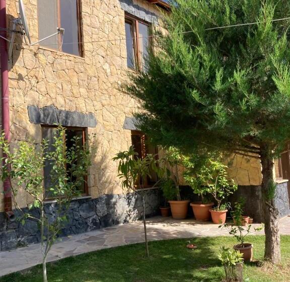 پانسیون Green Garden Guest House