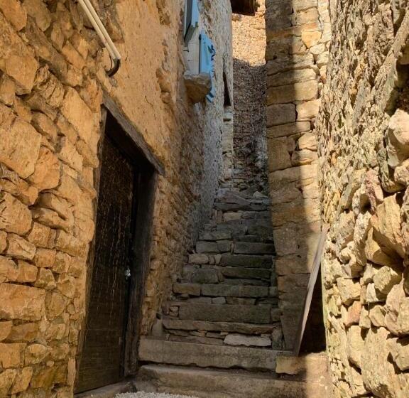 פנסיון La Chambre Des Ecureuils   Bruniquel