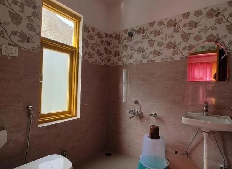 膳宿费 Satdhara Travels And Homes Jispa