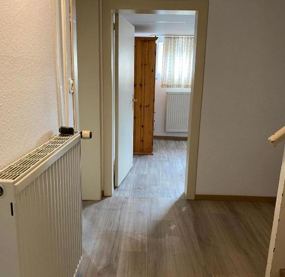 פנסיון Van Kim 2   Souterrain Monteurwohnung