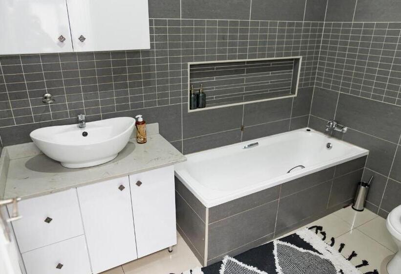 Bed and Breakfast Sapphire Guesthouse