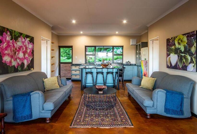 فندق Kuhestan Farm Cottages