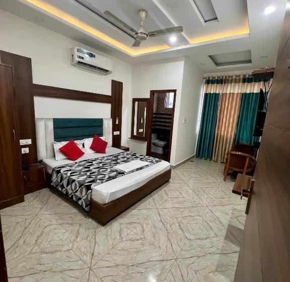 酒店 The Crown , Top Rated & Most Awarded Property In Chandigarh, Zirakpur & Tricity