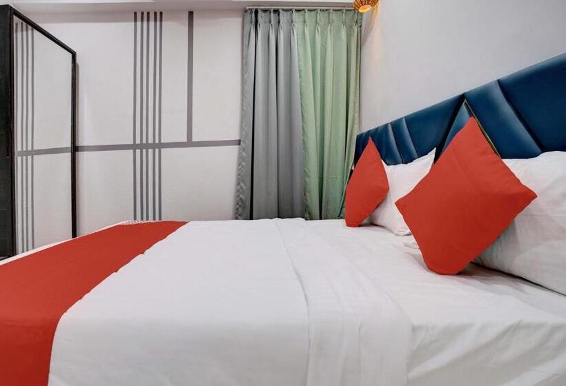 Oyo Flagship Hotel Lavish