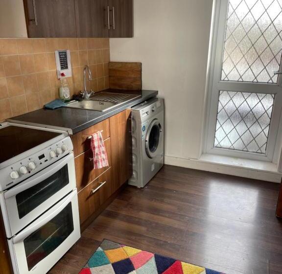 بنسيون British Flag