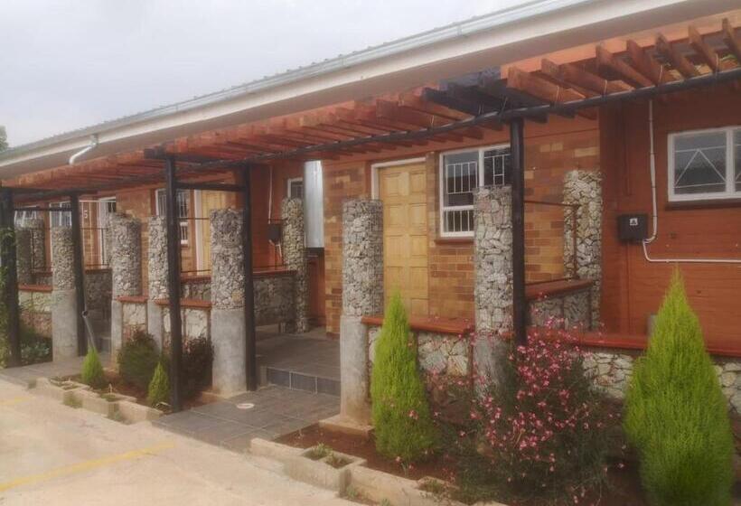 ペンション Evergreen Guest House Westonaria Town