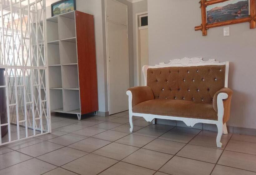 ペンション Evergreen Guest House Westonaria Town