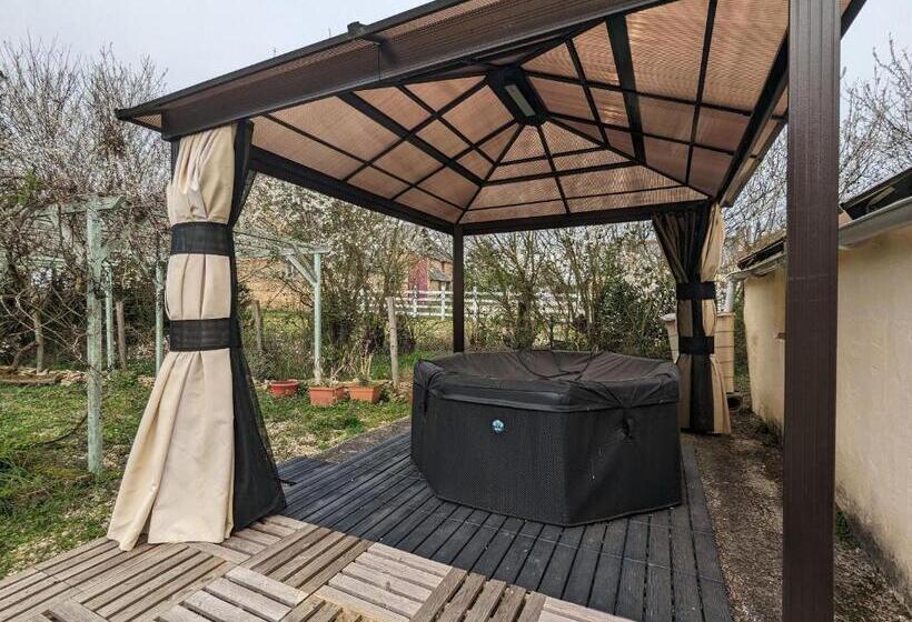 膳宿费 Guestroom Bouges Le Château, 1 Pièce, 3 Personnes   Fr 1 591 536