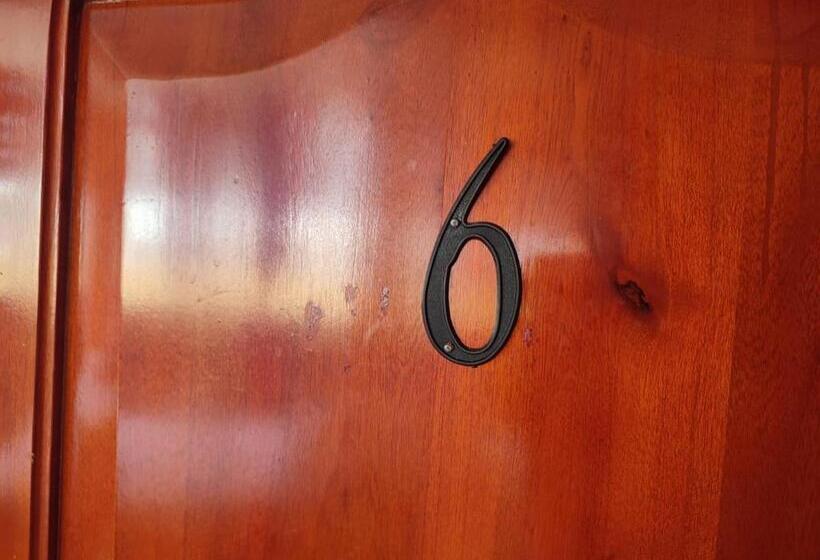 تختخواب و صبحانه Hostal Villa Escondida