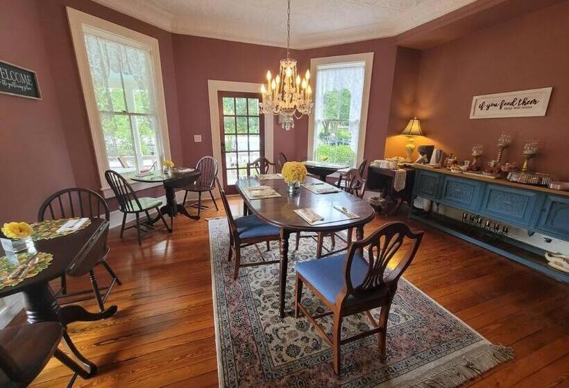 צימר Inspiration Room At Camellia Rose Inn Downtown