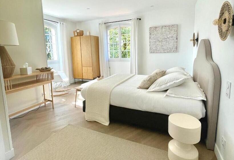 ベッドアンドブレックファースト Les 15 Chenes Chambres D Hôtes, Parc Arboré De 5000 M2 à 20km Du Puydufou Une Suite Familiale Et 3 C